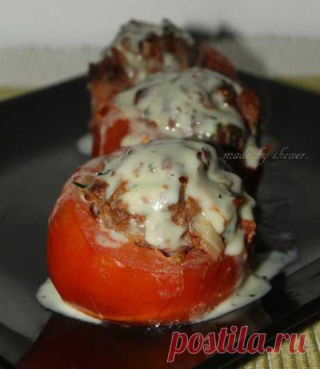 Фаршированные томаты с соусом Бернeс.