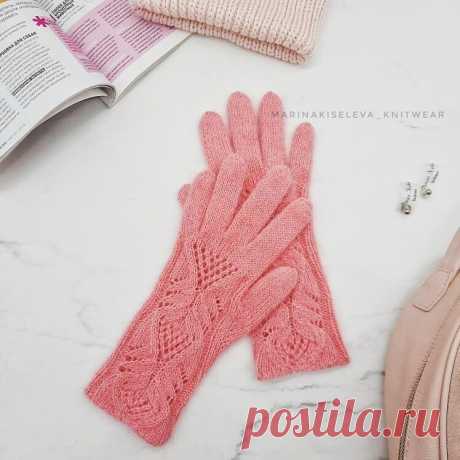 Ажурные перчатки Лотос lotus_gloves от Марины marinakiseleva_knitwear
Можно приобрести описание для вязания этих перчаток у автора Марины (ее страничку можно найти в Instagram), если Вы ни разу их не вязали и сомневаетесь, что без подробного МК не сможете освоить технологию их вязания. Но, думаю, что можно и самостоятельно освоить вязание перчаток. Во всяком случае, я смогла освоить вязание перчаток по описанию, которое дано было в каком-то журнале (будучи совсем еще молод...