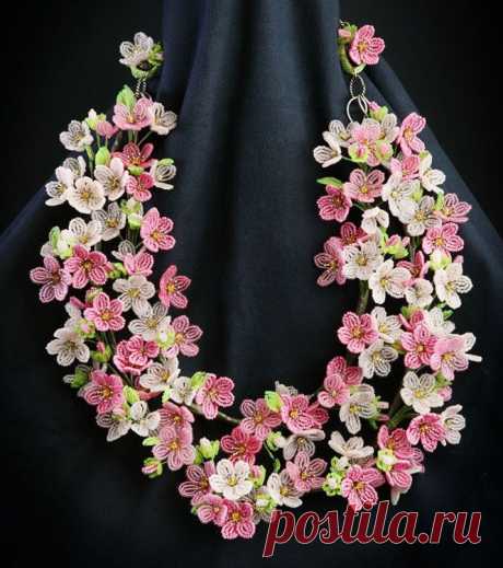 Beadwork by Hiromi Takemura | beaded flowers