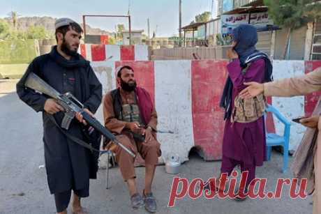 Талибы захватили столицу расположенной около Кабула провинции Логар. Боевики радикального террористического движения «Талибан» (запрещено в РФ) взяли под свой контроль город Пули-Алам, столицу провинции Логар, расположенной около Кабула. «Сейчас талибы контролируют все правительственные объекты в Пули-Аламе. Теперь они его контролируют на 100 процентов», — отметил местный депутат.