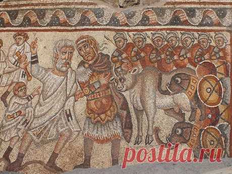 В древней синагоге в кибуце Хукок в Нижней Галилее обнаружена мозаика, на которой изображена встреча между воином и еврейским священнослужителем. По одной из версий, этот воин – Александр Македонский, по другой – это Антиох IV Эпифан.