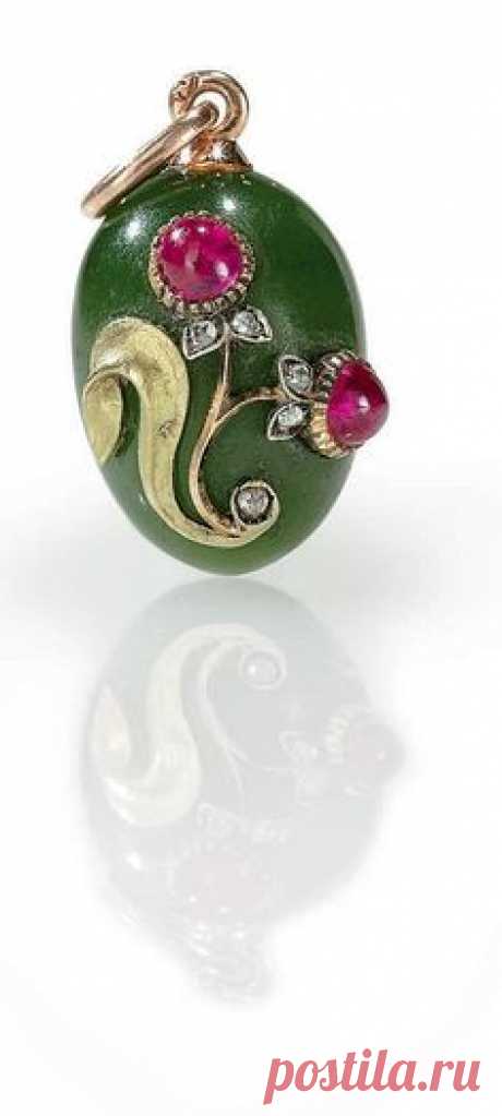 A Jeweled Gold-Mounted Nephrite Egg Pendant By Fabergé, with indistinct workmaster's initials, probably for Michael Perchin, St. Petersburg, 1896-1903 Ovoid, the hardstone body applied with a gold leaf and a flower set with two cabochon rubies and rose-cut diamonds, with gold suspension loop, marked on suspension loop   |  Pinterest: инструмент для поиска и хранения интересных идей