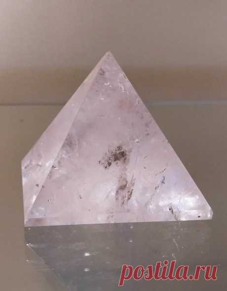 Quartz w/Lithium & Hematite High Grade Pyramid, lg - The Open Mind Store