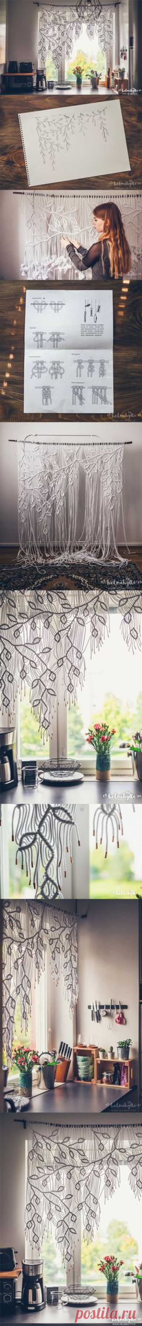 DIY macrame curtain with asymmetric pattern tutorial. Only one knot type used! Copper tape at the ends of the yarn. Original blog post &amp; instructio…