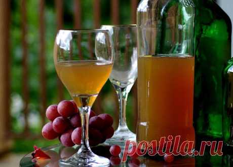 Вино - очистка после брожения химическим препаратом, видео Для осветления вина можно использовать химический препарат «Сепарит». Он изготовлен на основе белой глины, не влияет на вкус и цвет напитка. Через три дня он полностью выпадает в осадок, делая вино кристально прозрачным.