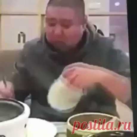 Вот как едят пельмени в Китае)))