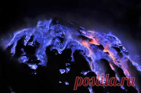 Kawah Ijen — единственный в мире вулкан с синей лавой