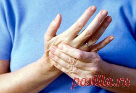 Делайте эти упражнения для рук утром, чтобы облегчить боль при артрите в ваших запястьях и пальцах 
 
Наиболее распространенными местами для симптомов артрита являются руки.
Поскольку артрит смягчает суставы и изнашивает их у хряща, он, скорее всего, вызывает жёсткость, боль и воспаление. Простые у…