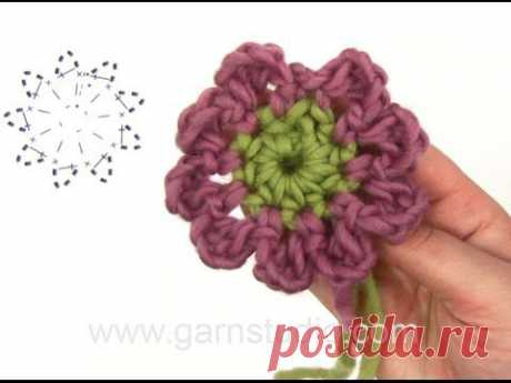 DROPS Crocheting Tutorial: How to work an Aster flower.