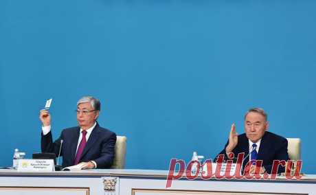 Токаев рассказал, что заявил Назарбаеву о «политических игрищах». «Политические игрища» соратников Назарбаева «чуть было не разорвали страну», об этом, по словам Токаева, он говорил первому президенту Казахстана. Стране были навязаны попытки двоевластия, добавил он