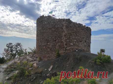 Башня Чобан-Кале в Крыму. Историческое сооружение XV века