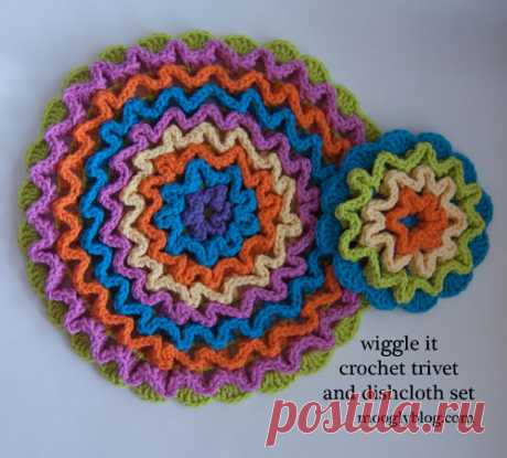 Прихватка-подставка в технике "wiggly crochet"