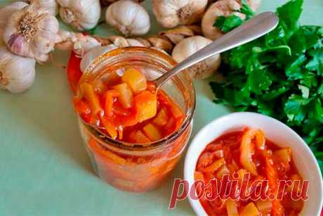 Очень вкусное кабачковое лечо с чесночком - Интересный блог Даже не вздумайте сомневаться — готовьте сразу побольше! Ингредиенты (на 2 кг кабачков):  сладкий перец — 1 кг,чеснок — 15 зубчиков,томатная паста —