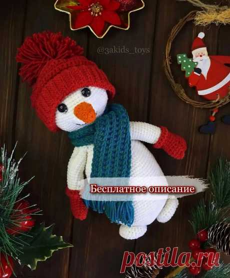 PDF Снеговик Вилли крючком. FREE crochet pattern; Аmigurumi toy patterns. Амигуруми схемы и описания на русском. Вязаные игрушки и поделки своими руками #amimore - снеговик к Новому году, снеговичок из обычной пряжи в шапочке и с шарфом.