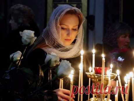 Я ставлю свечи за живых... 
Чтоб Бог хранил моих родных... 
Я помолюсь за всех друзей... 
И вспыхнут свечи вдруг сильней...