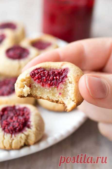 Low Carb Sugar Free Raspberry Thumbprint Cookies Raspberry thumbprint cookies are easy gluten free and low carb cookies with a fruity raspberry jam filling. They are perfect for low carb, Keto and sugar free diets.  
