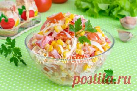 Салат с помидорами, кукурузой и сыром