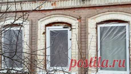 При обстреле ВСУ белгородского поселка в школе выбило окна. Во время обстрела Вооруженными силами Украины поселка Красное Шебекинского городского округа Белгородской области один снаряд попал на территорию школы, взрывная волна разбила окна и посекла фасад здания. Об этом в своем Telegram-канале ...