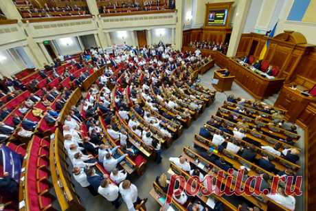 На Украине рассказали о сроках ввода режима ЧП. Предложенный Советом национальной безопасности и обороны (СНБО) Украины режим чрезвычайного положения могут ввести на территории страны на 30 дней. В дальнейшем режим ЧП могут продлить до 60 дней, однако для этого президент должен выпустить указ, рассказал секретарь СНБО Алексей Данилов в ходе брифинга.