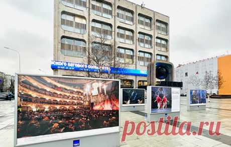 Фотовыставка &quot;Всемирный день театра&quot; представлена перед ТАСС. Героями фоторабот стали Сергей Юрский, Аркадий Райкин, Олег Янковский, Светлана Захарова, Иван Васильев, Ольга Остроумова, Евгений Стеблов, Сергей Гармаш и другие артисты