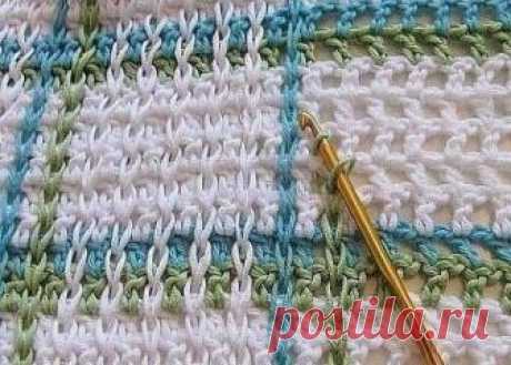 Креативная техника вязания Интересная идея для вязания крючком полотна. Может пригодится для пледов, ковриков, сумок, а возможно, и для некоторых видов одежды. Для юбки, например. Причем, идея очень простая.