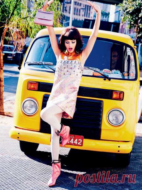 Адриана Лима (Adriana Lima) в фотосессии Эллен фон Унверт (Ellen von Unwerth) для журнала Vogue Brazil (сентябрь 2014)