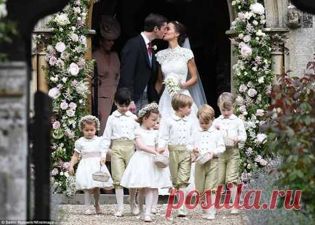 Daily Mail U.K. on Twitter “Pippa kisses her new husband moments after they say 'I do' #PippasWedding https://t.co/TFt3lisDGH”