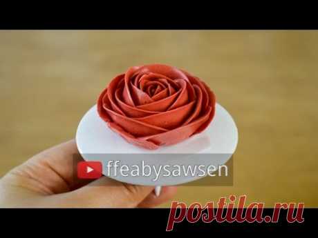 How to pipe the perfect buttercream roses - buttercream rose flower cake decorating tutorial