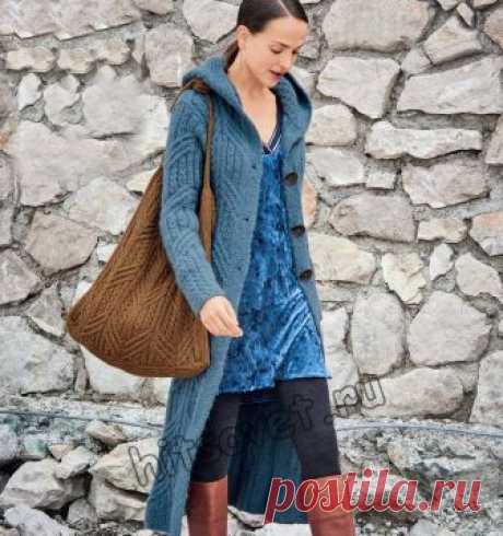 Длинное вязаное пальто - Хитсовет Модное длинное вязаное пальто и сумка для женщин со схемой и пошаговым бесплатным описанием вязания.