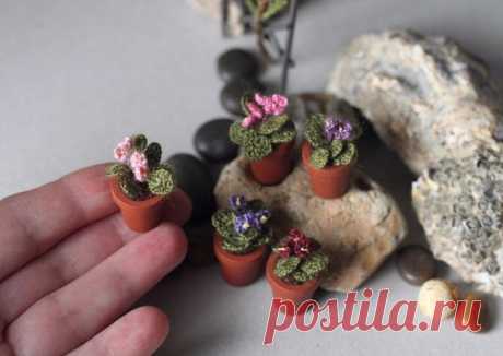 Вязаные миниатюрные цветы
Художник: Fancy Knittles