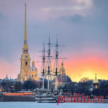 Вид на Петропавловскую крепость

Санкт-Петербург, закат