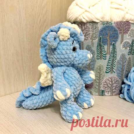 PDF Дракоша Проша крючком. FREE crochet pattern; Аmigurumi toy patterns. Амигуруми схемы и описания на русском. Вязаные игрушки и поделки своими руками #amimore - плюшевый дракон, дракончик из плюшевой пряжи, динозавр, динозаврик.