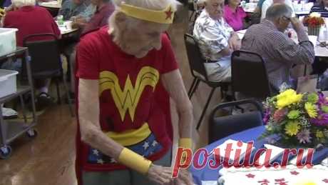 103-year-old celebrates her birthday by dressing up as Wonder Woman