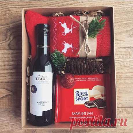 Оригинальный подарок!🎁Новогодние боксы с наполнением🎄Наполнение может быть разным,наличи… | Идеи подарков, Тематические подарочные корзины, Рождественские коробки 09.12.2018 - Оригинальный подарок!🎁Новогодние боксы с наполнением🎄Наполнение может быть разным,наличие алкоголя в коробке обсуждается индивидуально,тк…