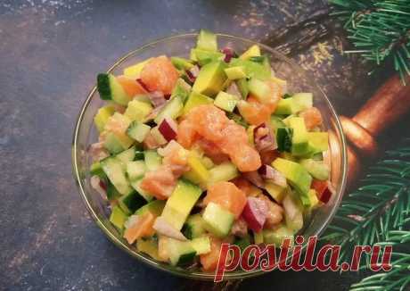 Салат  с авокадо и форелью