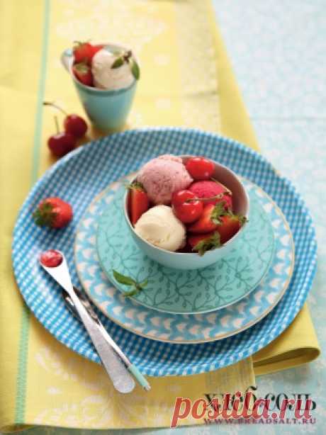 Дуэт домашнего мороженого из ягод
