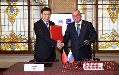 ТАСС и Xinhua подписали обновленное соглашение о сотрудничестве. Документ подписали главы агентств Сергей Михайлов и Фу Хуа