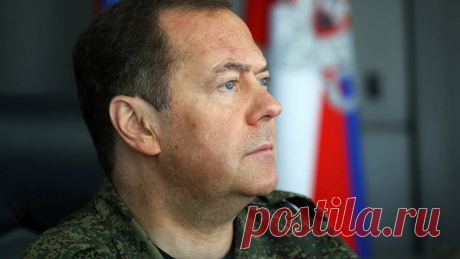 После требования вернуть румынское золото, зампред совбеза России Дмитрий Медведев заявил, что Россия может "послать" Евросоюз