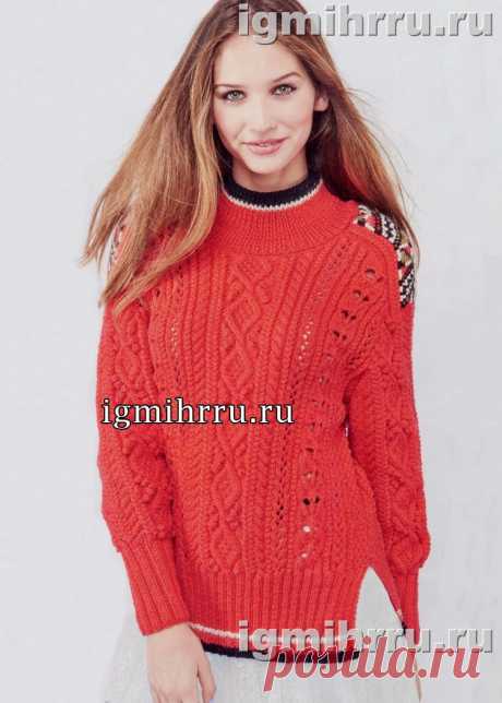 Красный пуловер с фантазийными узорами и жаккардовой отделкой плеча. Вязание спицами