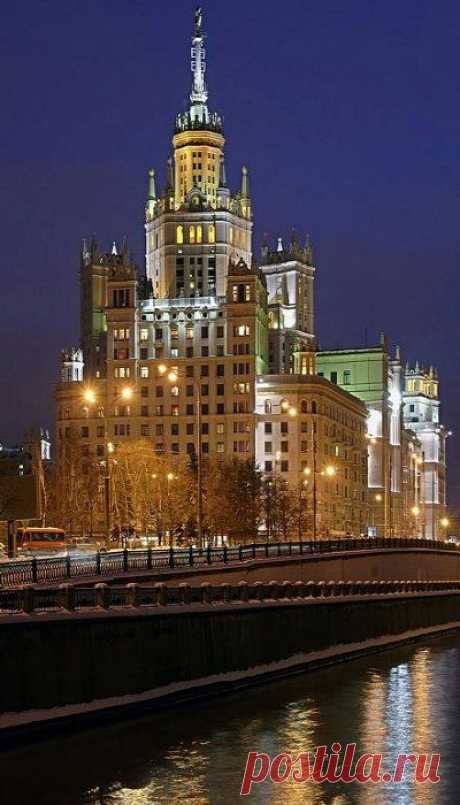 Moscow, Russia: building on the Kotelnicheskaya Embankment… 
Flickr  |  Pinterest • Всемирный каталог идей