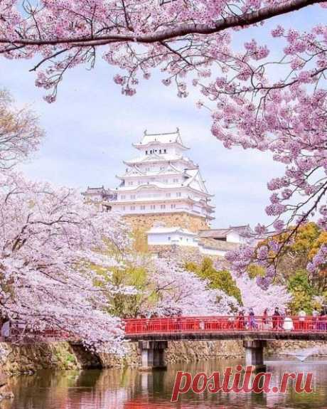 Замок &quot;Белой цапли&quot; в городе Химедзи, Япония