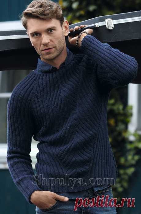 Мужской пуловер с рукавами реглан и узором в рубчик.