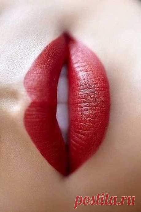 Red lip perfection...