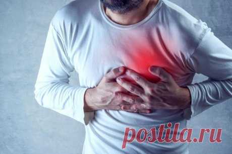 Боль в груди отдает в руку: причины, возможные проблемы и лечение