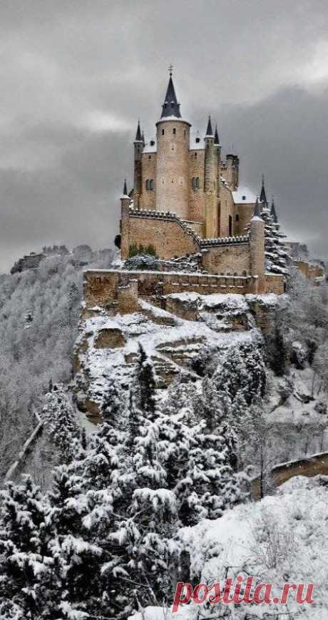 =Alcazar Castle in Winter, Segovia, Spain