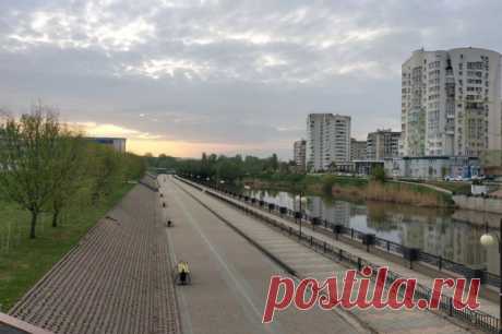 В Белгороде и Белгородском районе объявили ракетную опасность. Местным жителям посоветовали не покидать дома и не подходить близко к окнам.