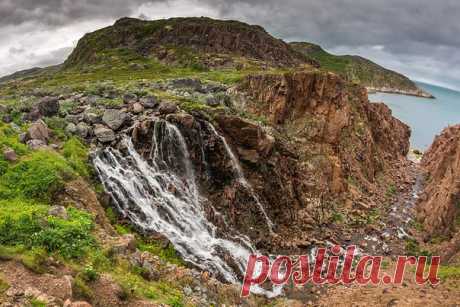 Водопад около Териберки, Кольский полуостров. Автор фото — Ирина Белотурова: