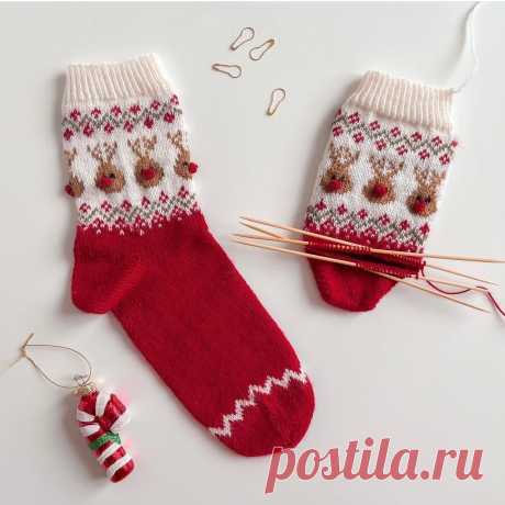 Нарядные носки с оленями Нарядные носки с оленямиАвтор: Lary knits.