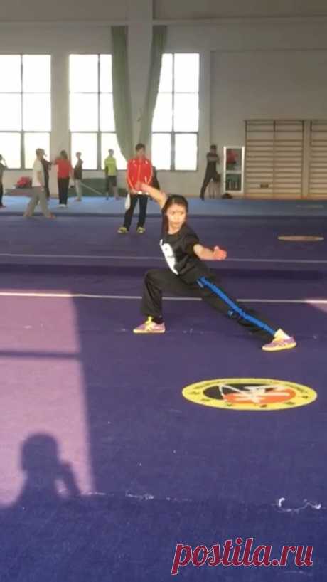 ayaka_sue в Instagram: "Trying to bring back my memories of training in China🇨🇳 #wushu #kungfu #martialarts #changquan #sport #training #performance #practice…"