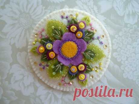 Felt Flower Beaded Pin